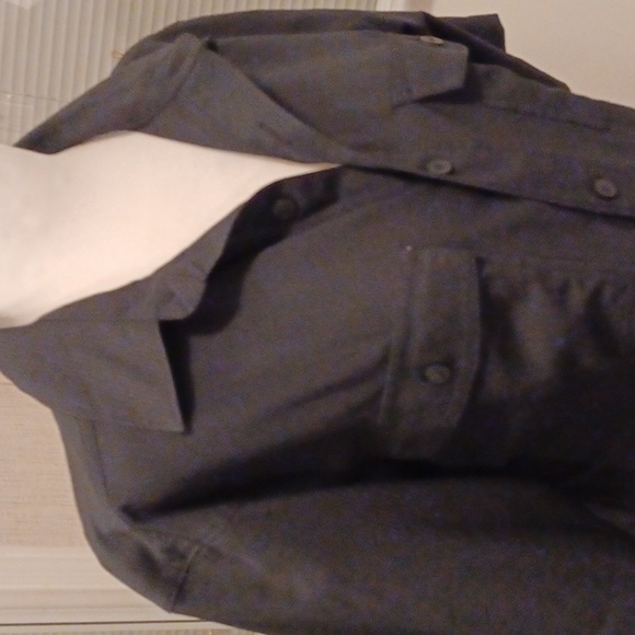 4/$60 Black Short Sleeve Dress Shirt - Size Small - Picture 2 of 7